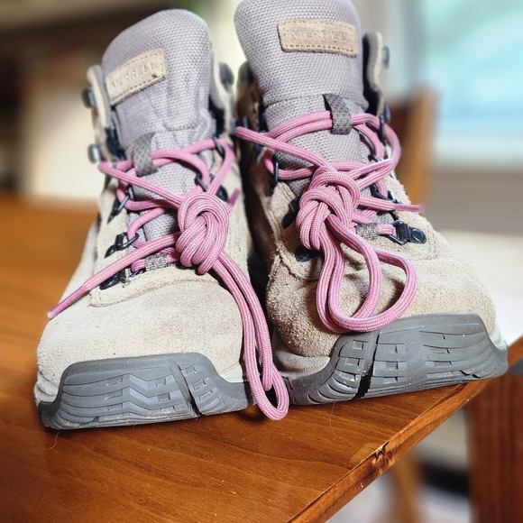 Merrell Women's Suede Hiking Boot - Picture 3 of 9